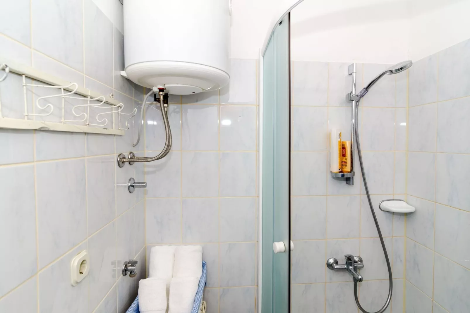 Apartment Taura -  Studio Apartment with Balcony and Old City View-Badezimmer