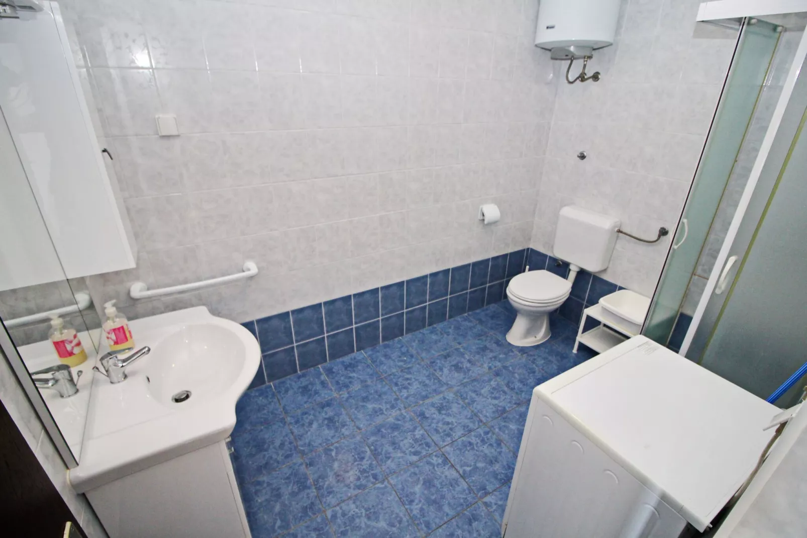 Apartment Classic Korčula - Two Bedroom Apartment with Terrace and Sea View-Bathroom