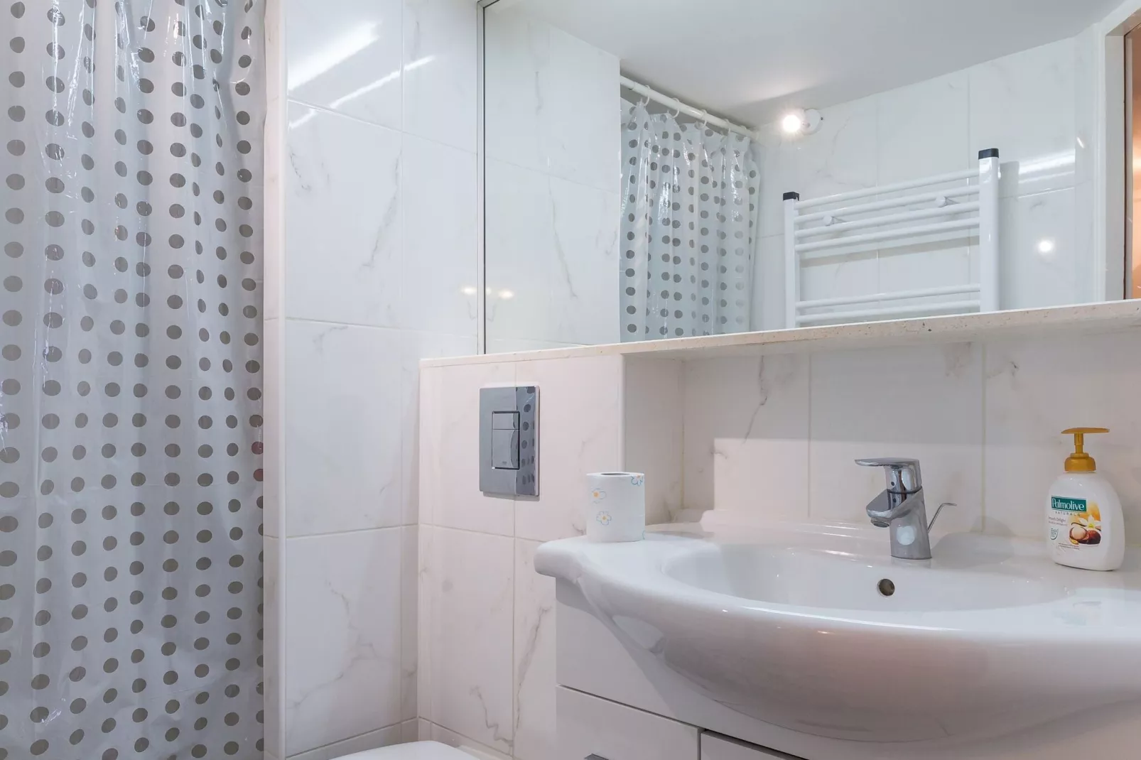 Studio Adriatic View - Studio Apartment with Sea View-Bathroom