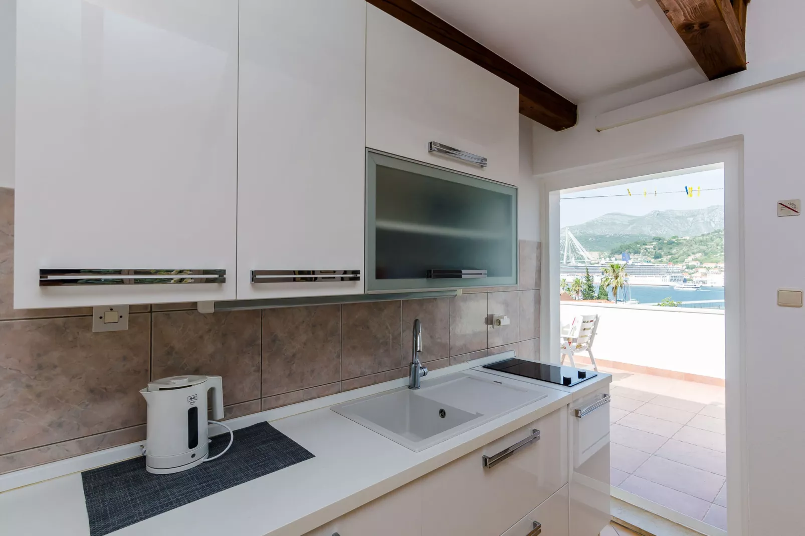 Apartment Marina View - One-Bedroom Apartment with Terrace and Sea View-Küche