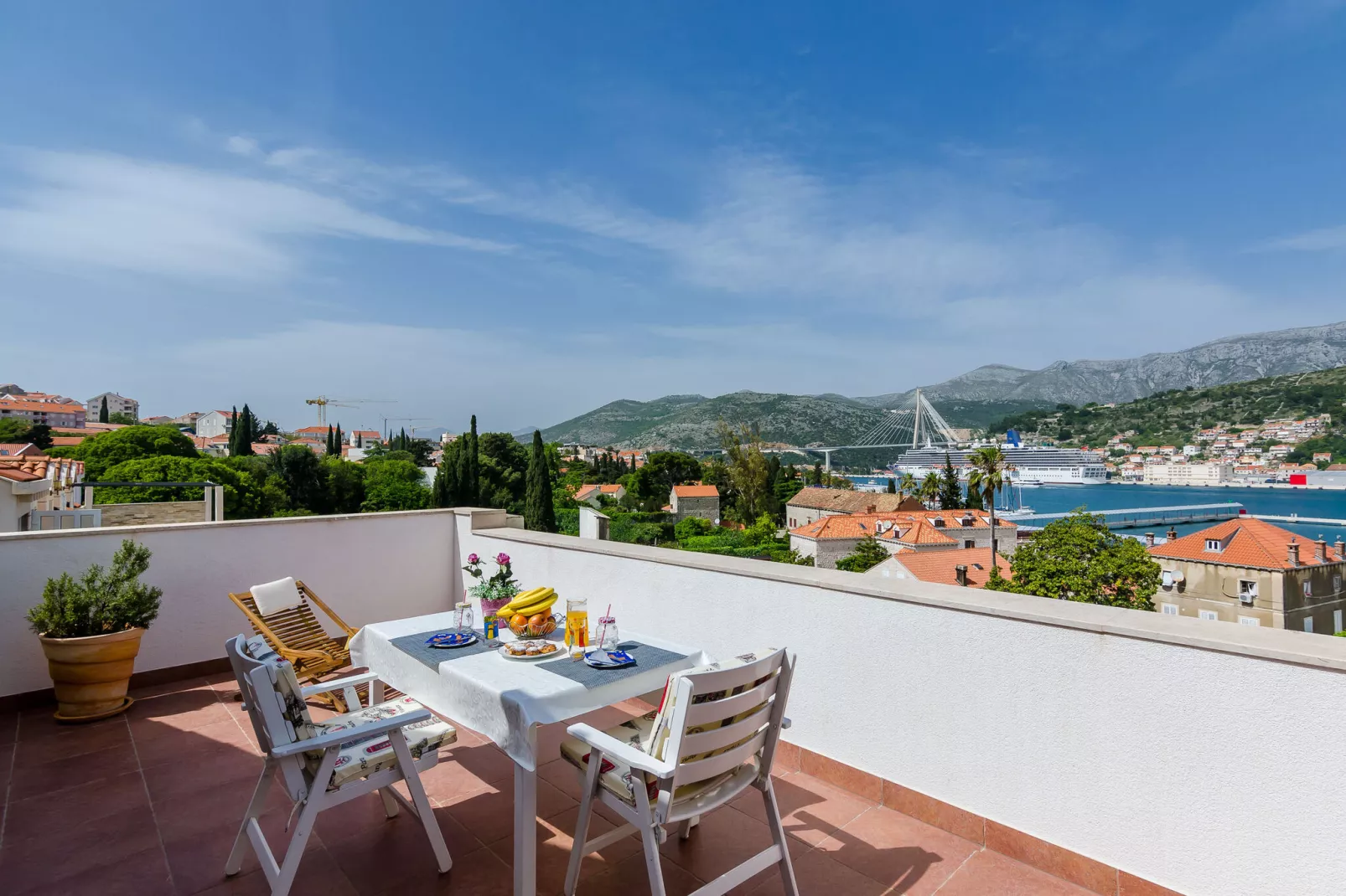 Apartment Marina View - One-Bedroom Apartment with Terrace and Sea View-Terrassenbalkon