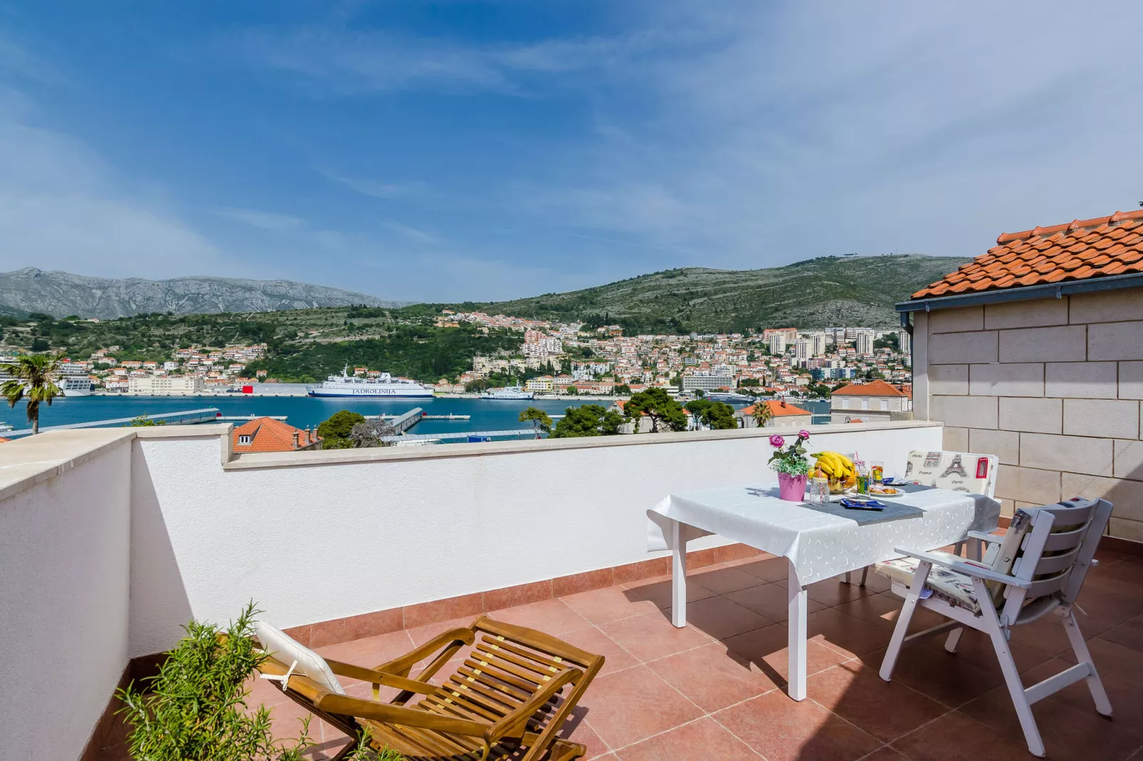 Apartment Marina View - One-Bedroom Apartment with Terrace and Sea View-Terrassenbalkon