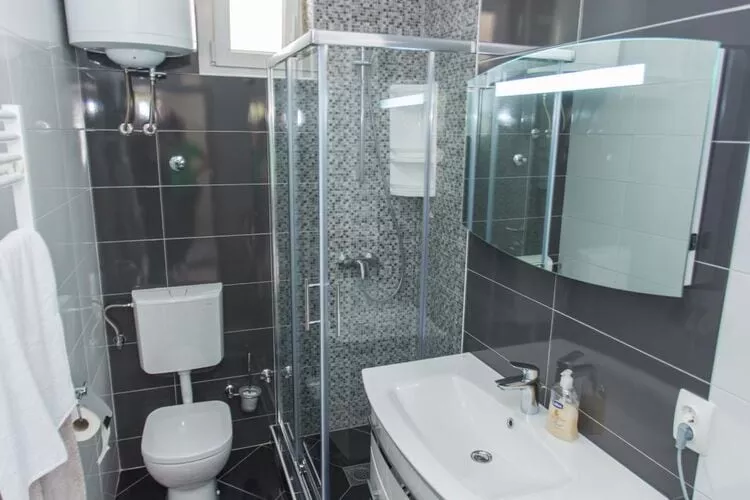 Apartment Mojaš - Two Bedroom Apartment with Terrace-Bathroom