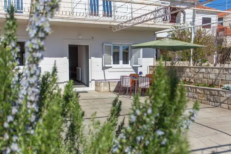 Apartment Mojaš - Two Bedroom Apartment with Terrace-Outdoor
