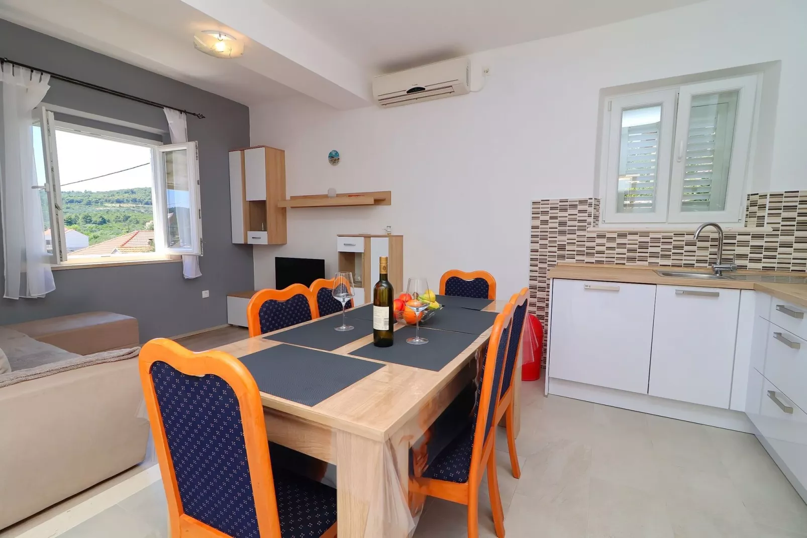 Apartments Radojković Lumbarda - Comfort Two Bedroom Apartment with Terrace and Sea View (A2)-Dining room