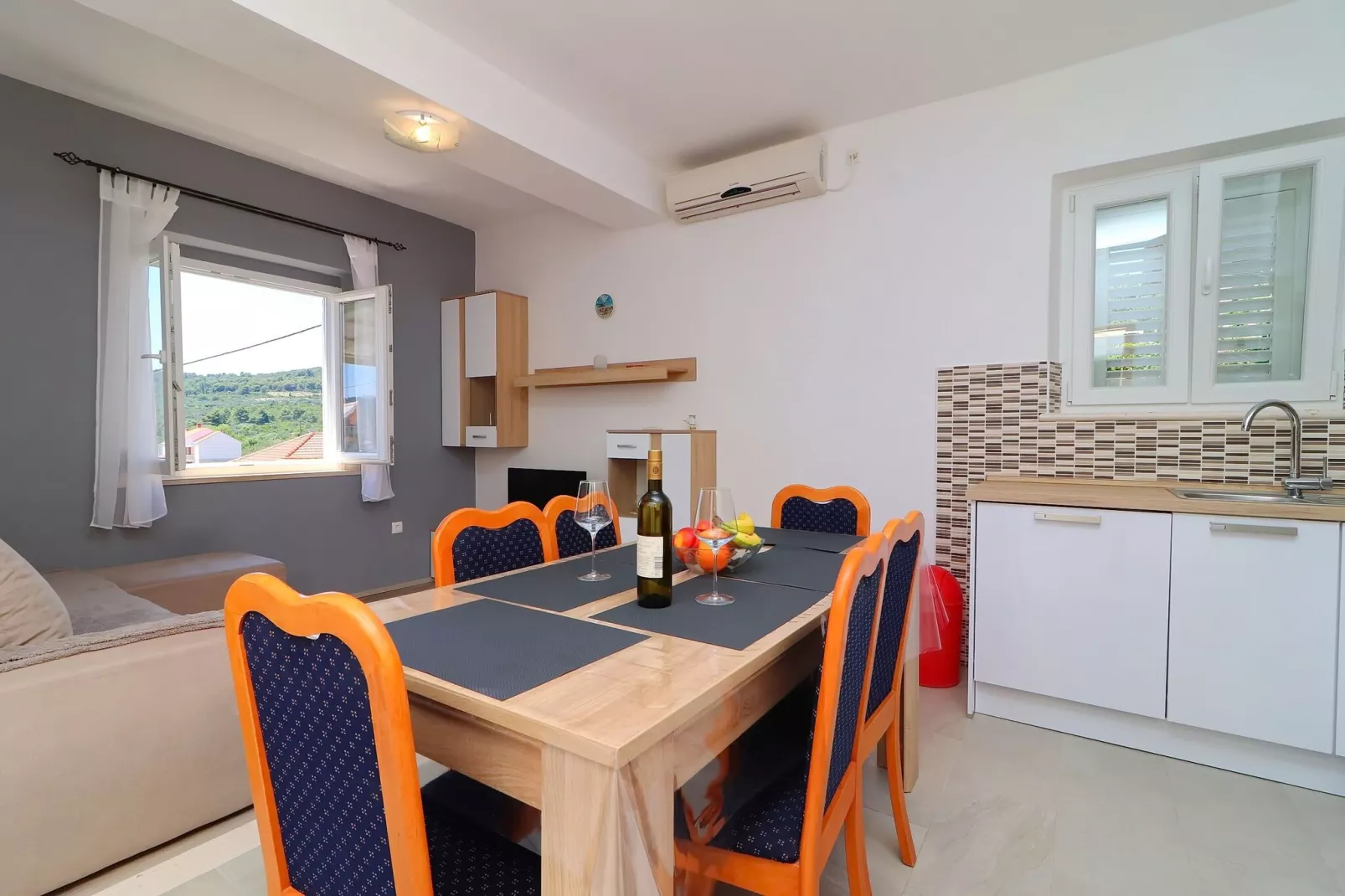 Apartments Radojković Lumbarda - Comfort Two Bedroom Apartment with Terrace and Sea View (A2)-Dining room