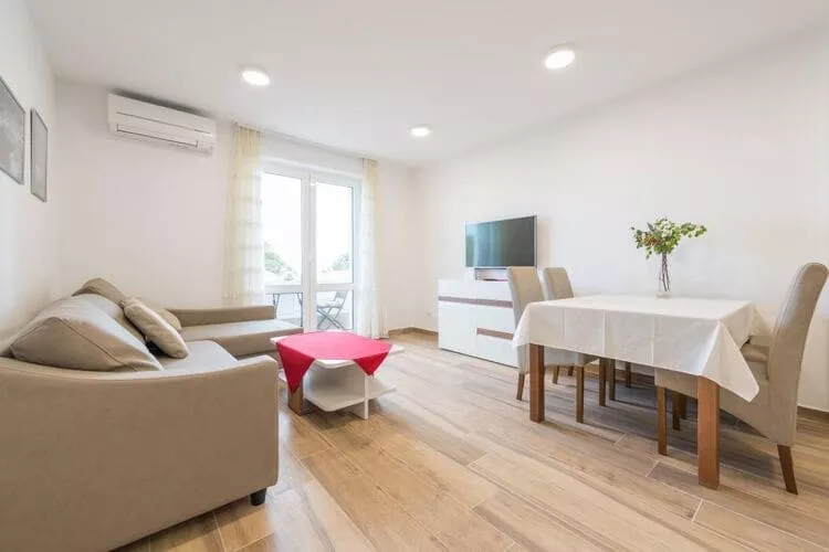 Apartment Luce Royal - One Bedroom Apartment with Balcony and Sea View-Living room