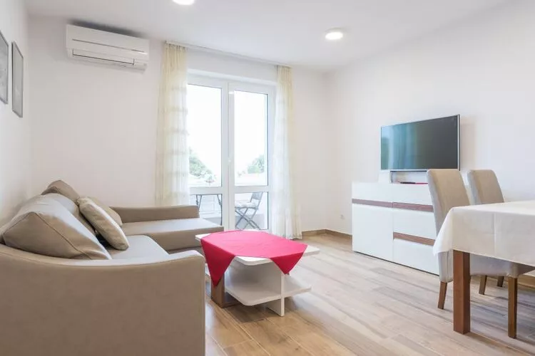 Apartment Luce Royal - One Bedroom Apartment with Balcony and Sea View-Living room