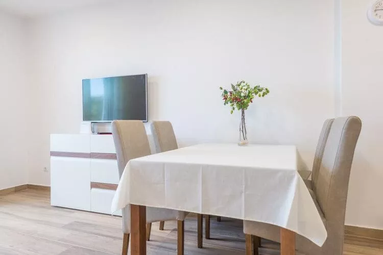 Apartment Luce Royal - One Bedroom Apartment with Balcony and Sea View-Dining room