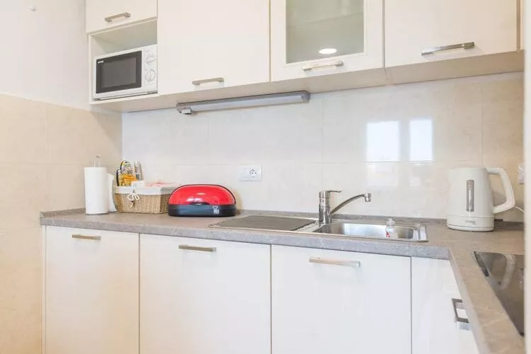 Apartment Luce Royal - One Bedroom Apartment with Balcony and Sea View-Kitchen