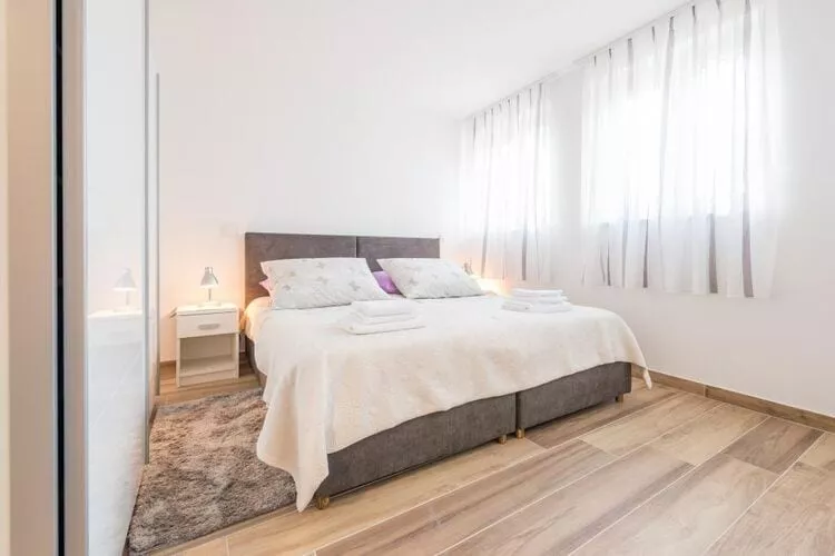 Apartment Luce Royal - One Bedroom Apartment with Balcony and Sea View-Bedroom