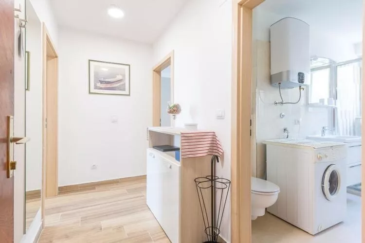 Apartment Luce Royal - One Bedroom Apartment with Balcony and Sea View-Bathroom