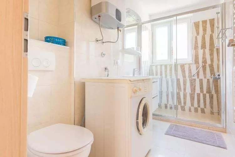 Apartment Luce Royal - One Bedroom Apartment with Balcony and Sea View-Bathroom