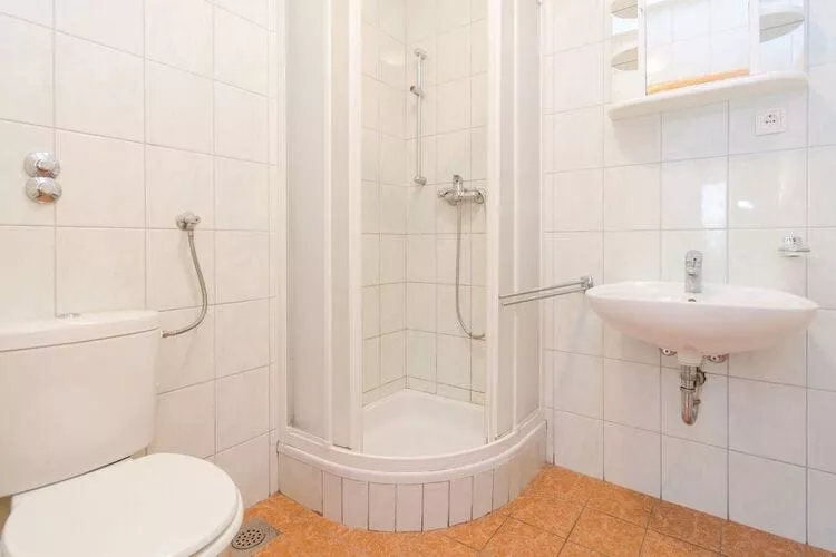 Apartments Čiovo - Two Bedroom Apartment with Terrace (A5)-Bathroom