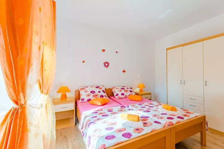 Apartment Magdalena - Three Bedroom Apartment-Chambre