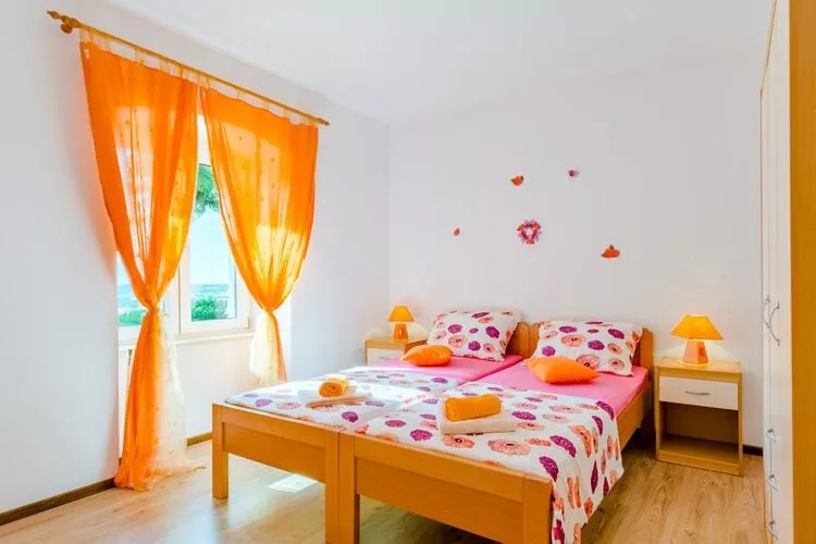 Apartment Magdalena - Three Bedroom Apartment-Chambre