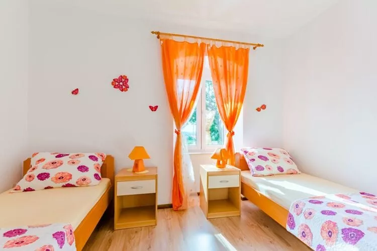 Apartment Magdalena - Three Bedroom Apartment-Chambre
