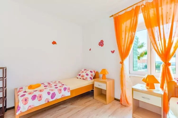 Apartment Magdalena - Three Bedroom Apartment-Chambre