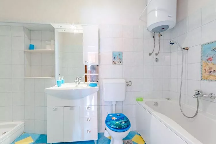 Apartment Magdalena - Three Bedroom Apartment-Salle de bain