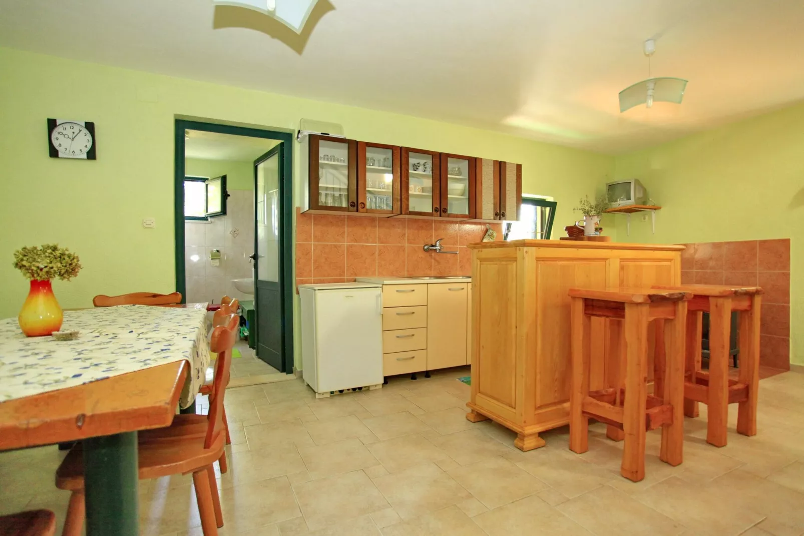 Stone House Oreb's Cottage - Two Bedroom Stone House with Terrace and Garden View-Salon