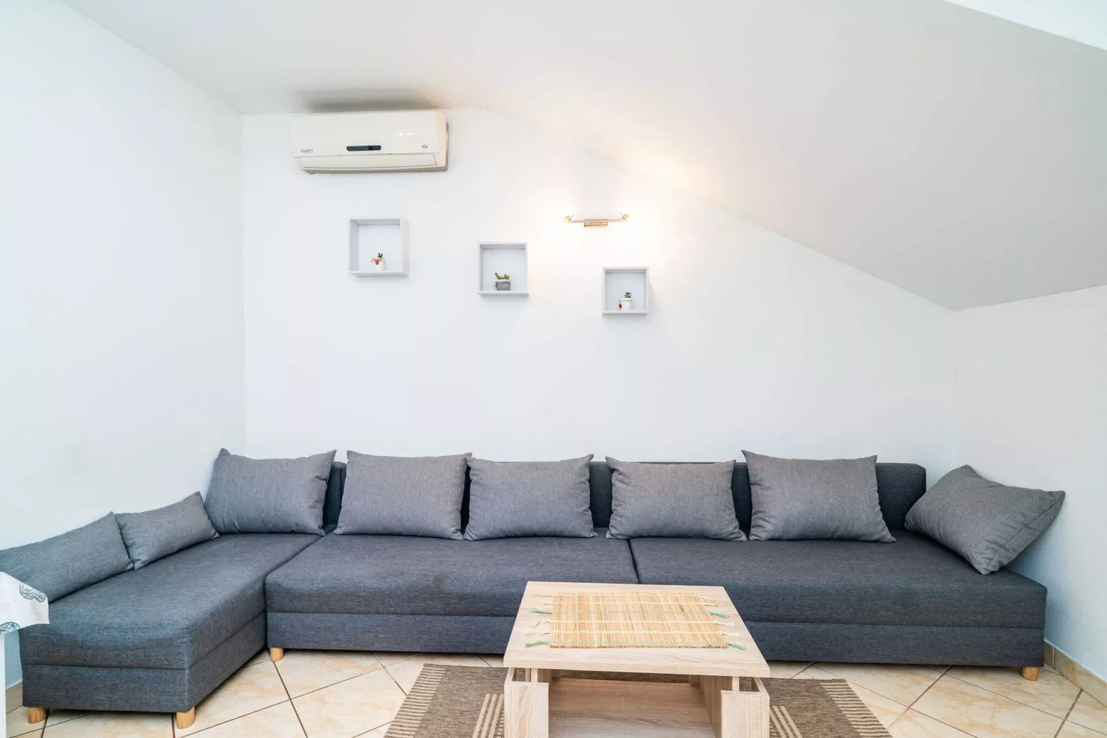 Apartment Matej - One Bedroom Apartment (Žrtava s Dakse)-Living room