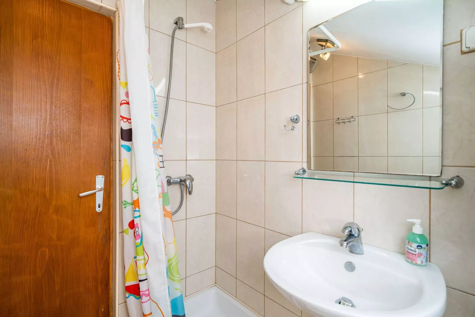 Apartment Matej - One Bedroom Apartment (Žrtava s Dakse)-Bathroom