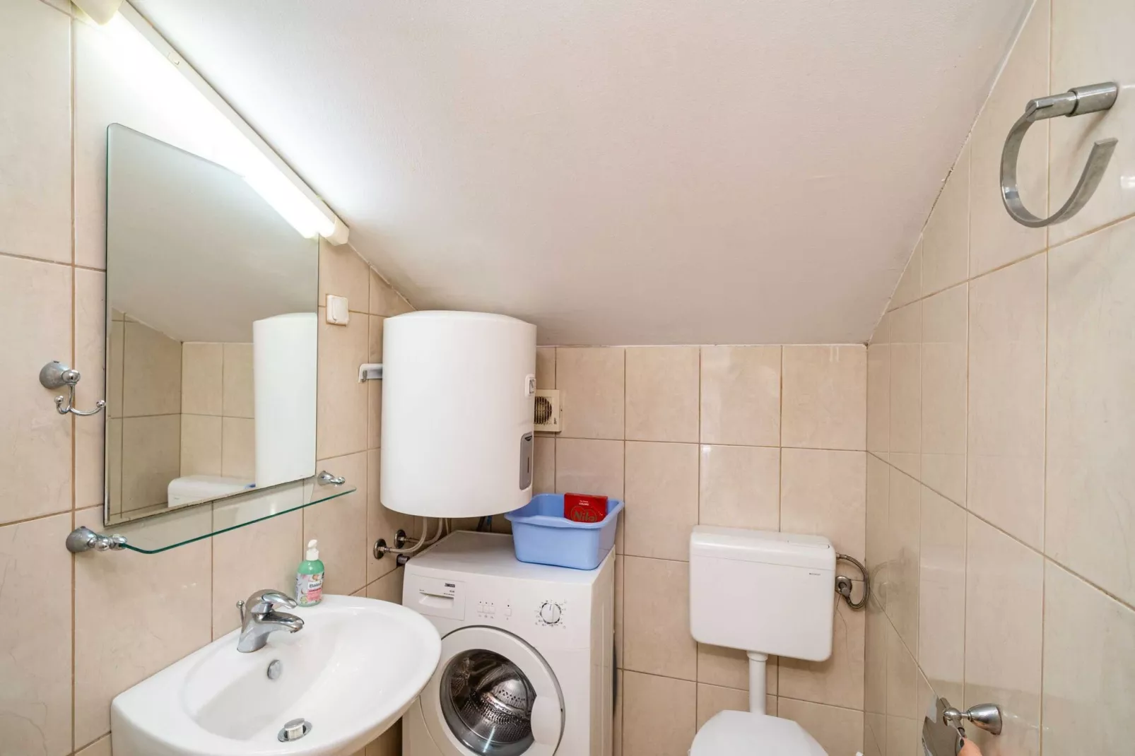 Apartment Matej - One Bedroom Apartment (Žrtava s Dakse)-Bathroom