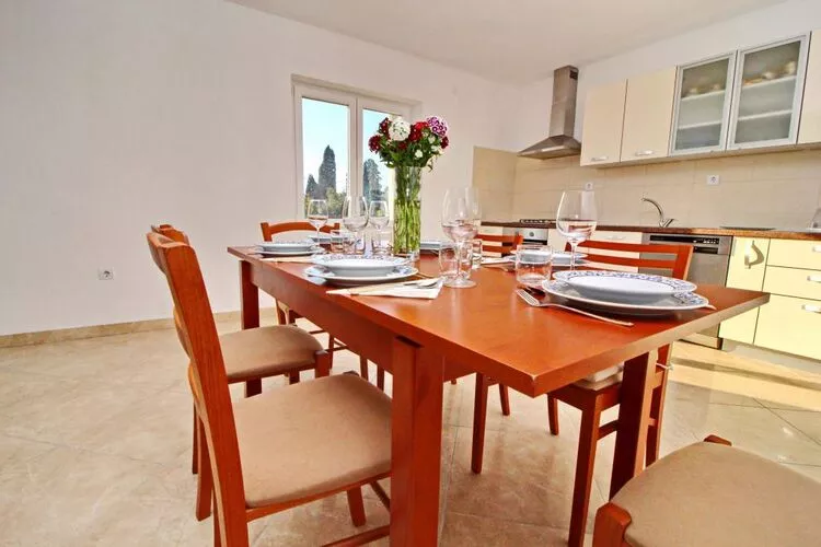 Apartment Lucija Vela Luka - Two Bedroom Apartment with Terrace and Garden View-Esszimmer