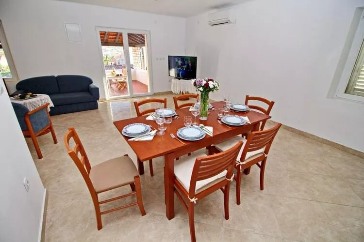 Apartment Lucija Vela Luka - Two Bedroom Apartment with Terrace and Garden View-Esszimmer