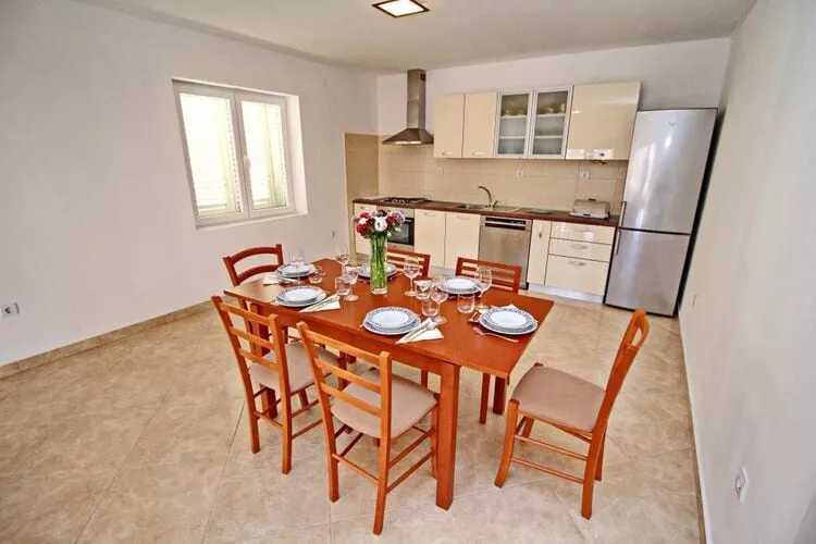Apartment Lucija Vela Luka - Two Bedroom Apartment with Terrace and Garden View-Küche