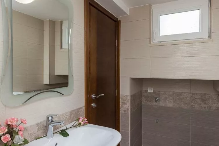 Apartment Manuela - One-Bedroom Apartment with Balcony and Sea View-Bathroom