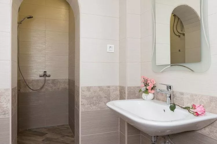 Apartment Manuela - One-Bedroom Apartment with Balcony and Sea View-Bathroom