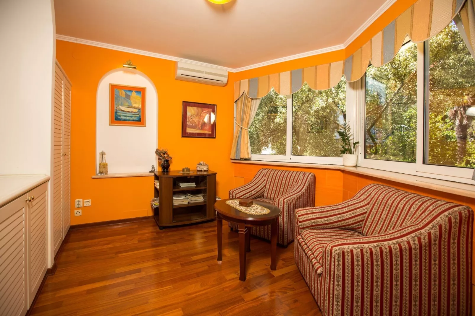 Holiday Home Lapad Beach Royal - Five Bedroom Holiday Home with Balcony and City View-Living room