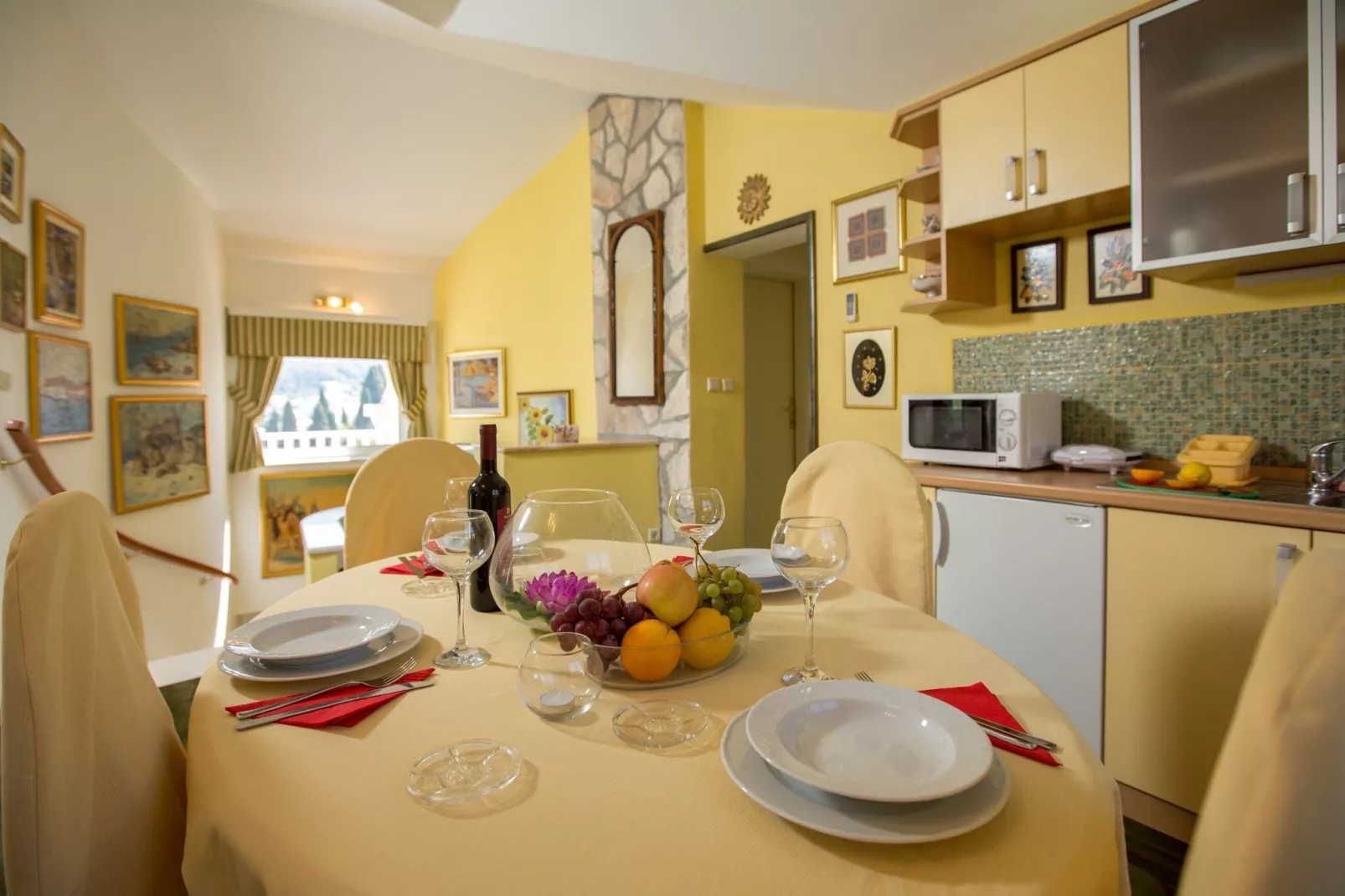 Holiday Home Lapad Beach Royal - Five Bedroom Holiday Home with Balcony and City View-Dining room