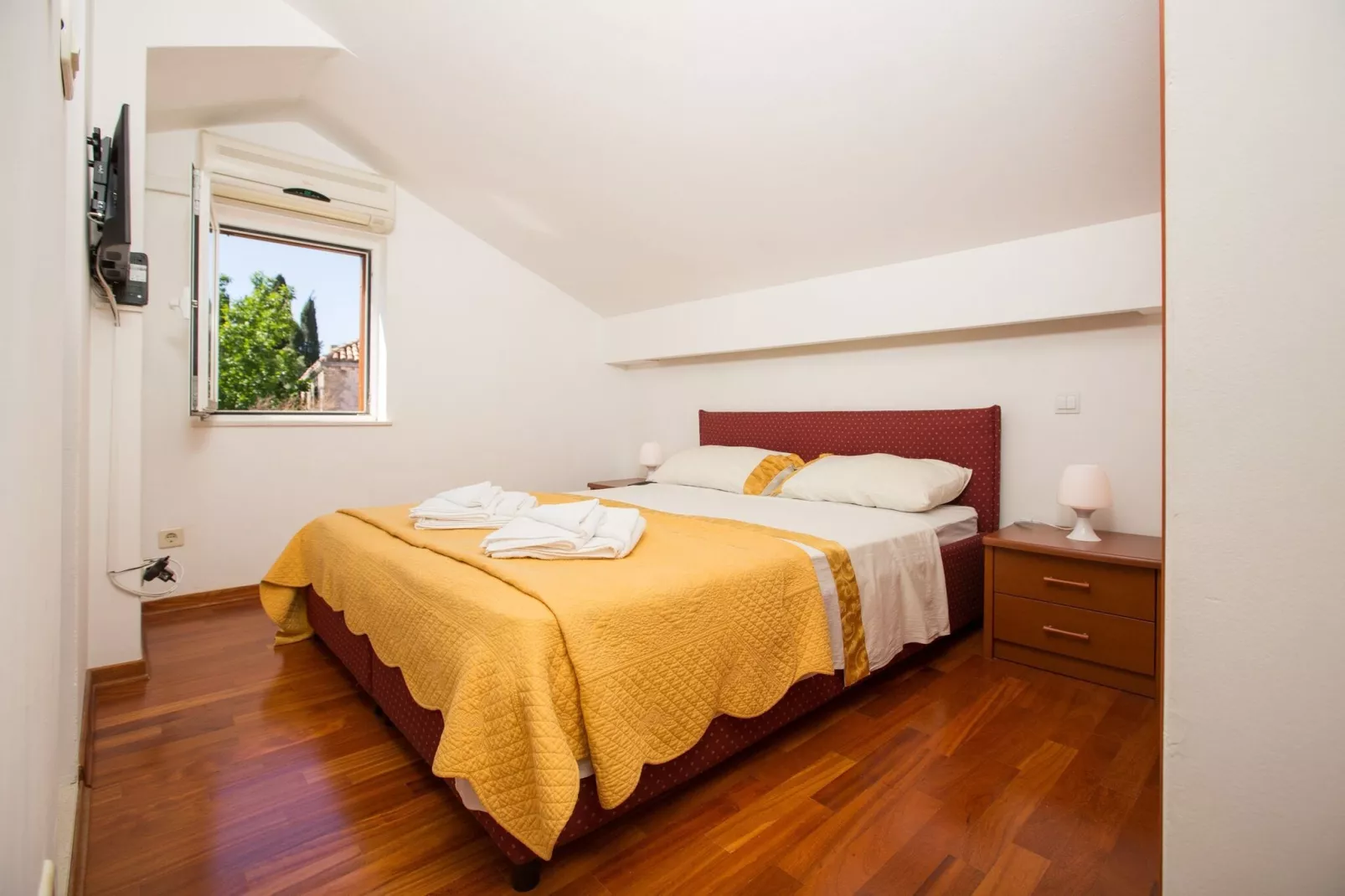 Holiday Home Lapad Beach Royal - Five Bedroom Holiday Home with Balcony and City View-Bedroom