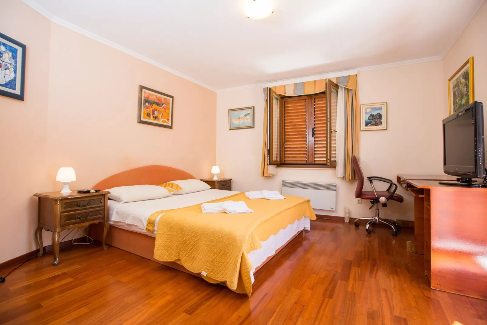 Holiday Home Lapad Beach Royal - Five Bedroom Holiday Home with Balcony and City View-Bedroom