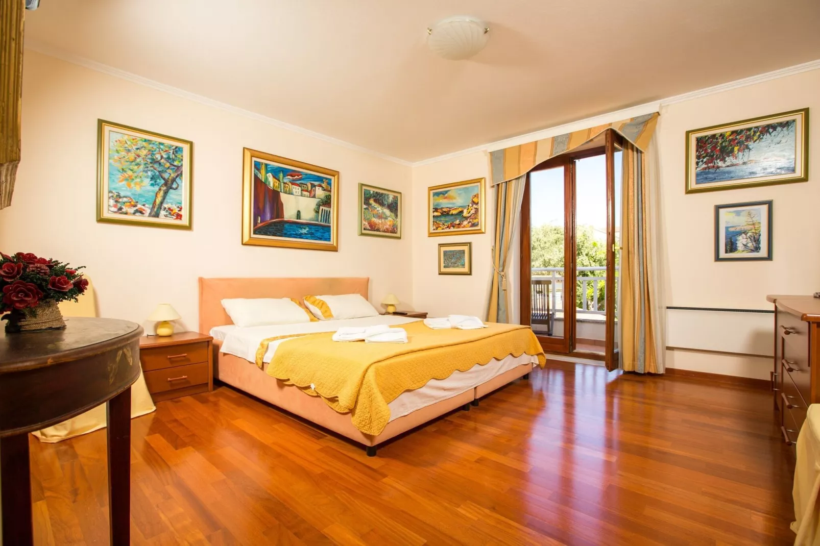 Holiday Home Lapad Beach Royal - Five Bedroom Holiday Home with Balcony and City View-Bedroom