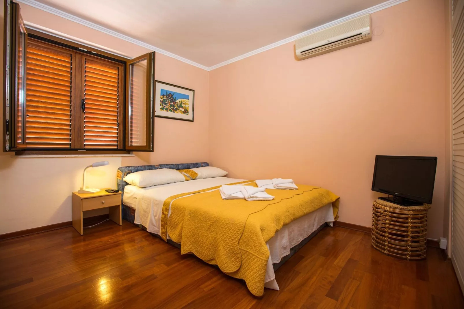 Holiday Home Lapad Beach Royal - Five Bedroom Holiday Home with Balcony and City View-Bedroom