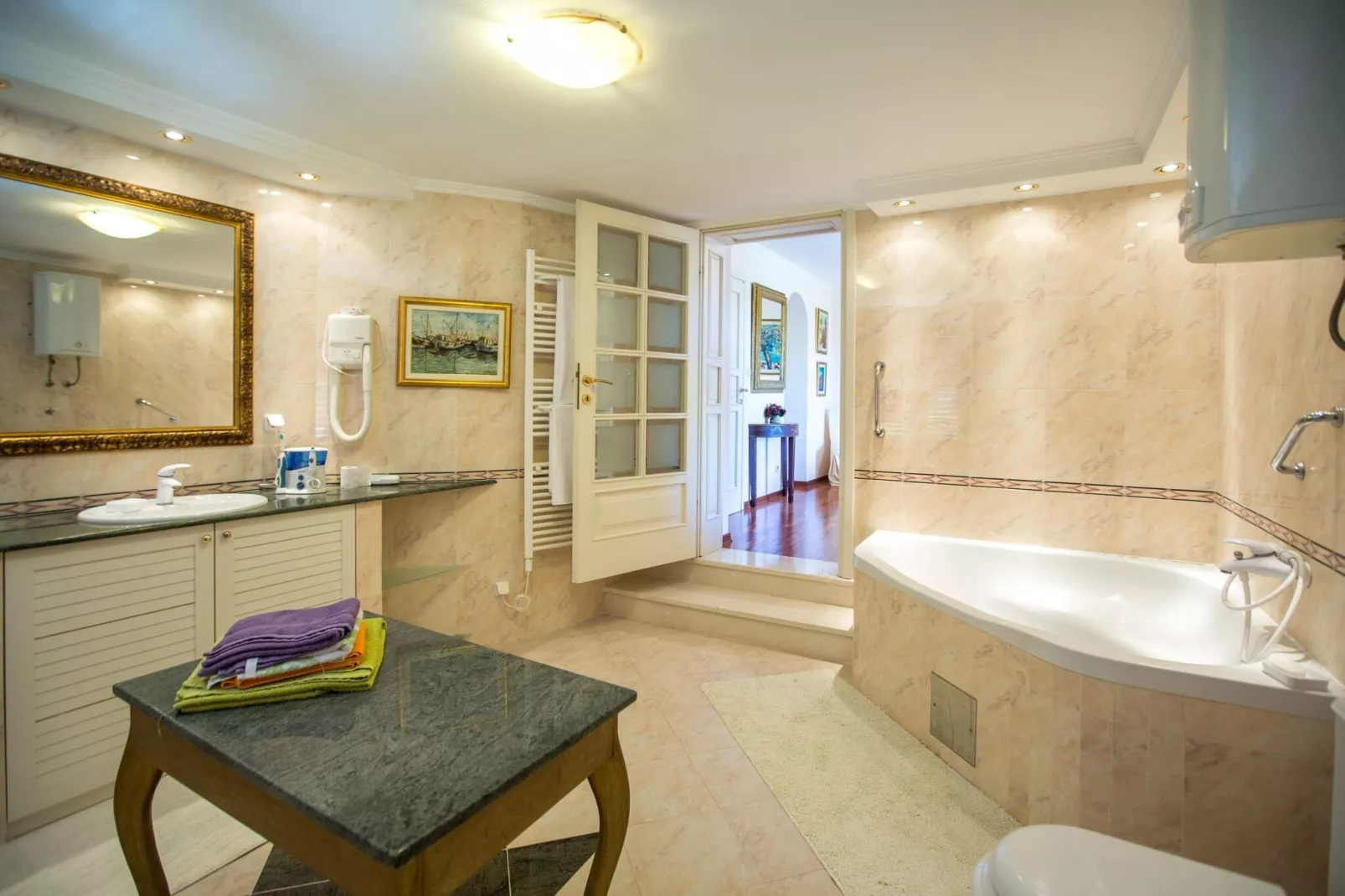 Holiday Home Lapad Beach Royal - Five Bedroom Holiday Home with Balcony and City View-Bathroom