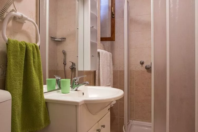 Holiday Home Lapad Beach Royal - Five Bedroom Holiday Home with Balcony and City View-Bathroom