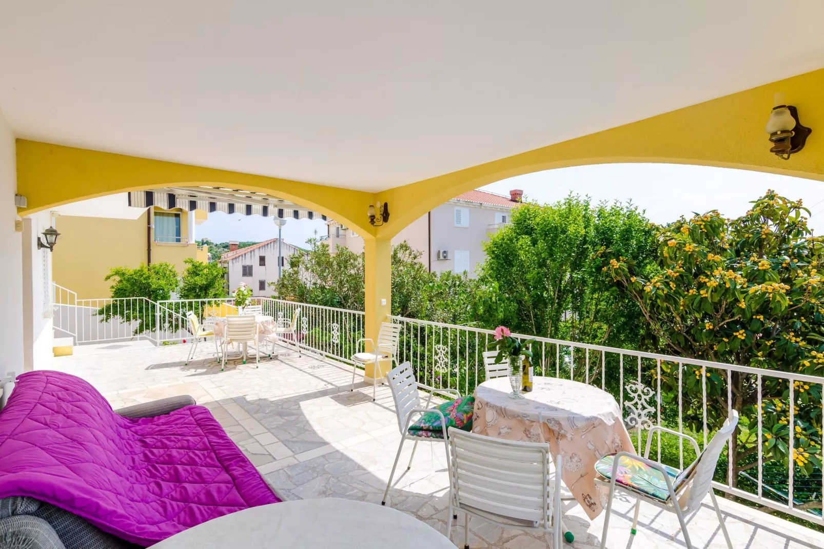 Villa Bind - Twin Room with Patio and Garden View (R1)-Terrace