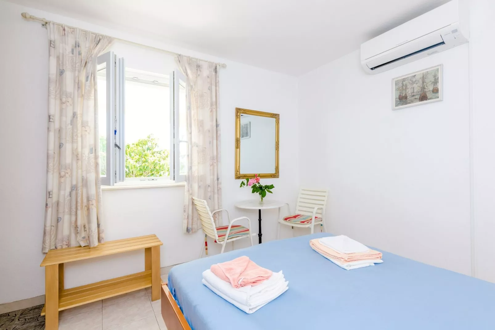Villa Bind - Superior Double Room with Patio and Garden View (R2)-Bedroom