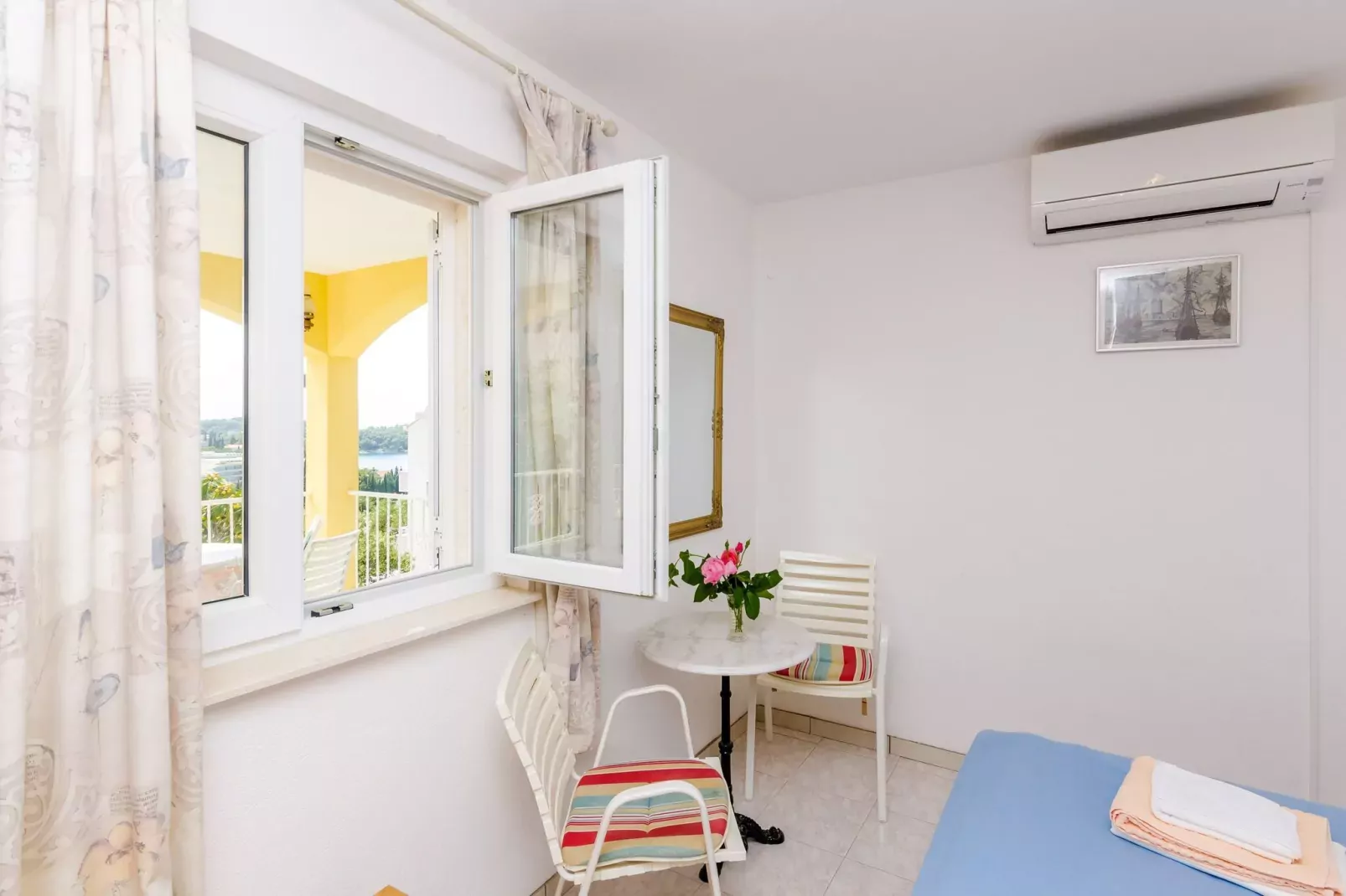Villa Bind - Superior Double Room with Patio and Garden View (R2)-Bedroom