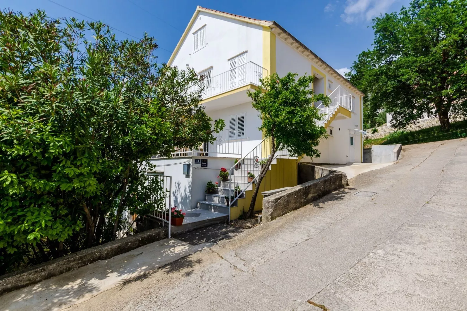 Villa Bind - Basic Double Room with Patio and Garden View (R3)-Outdoor