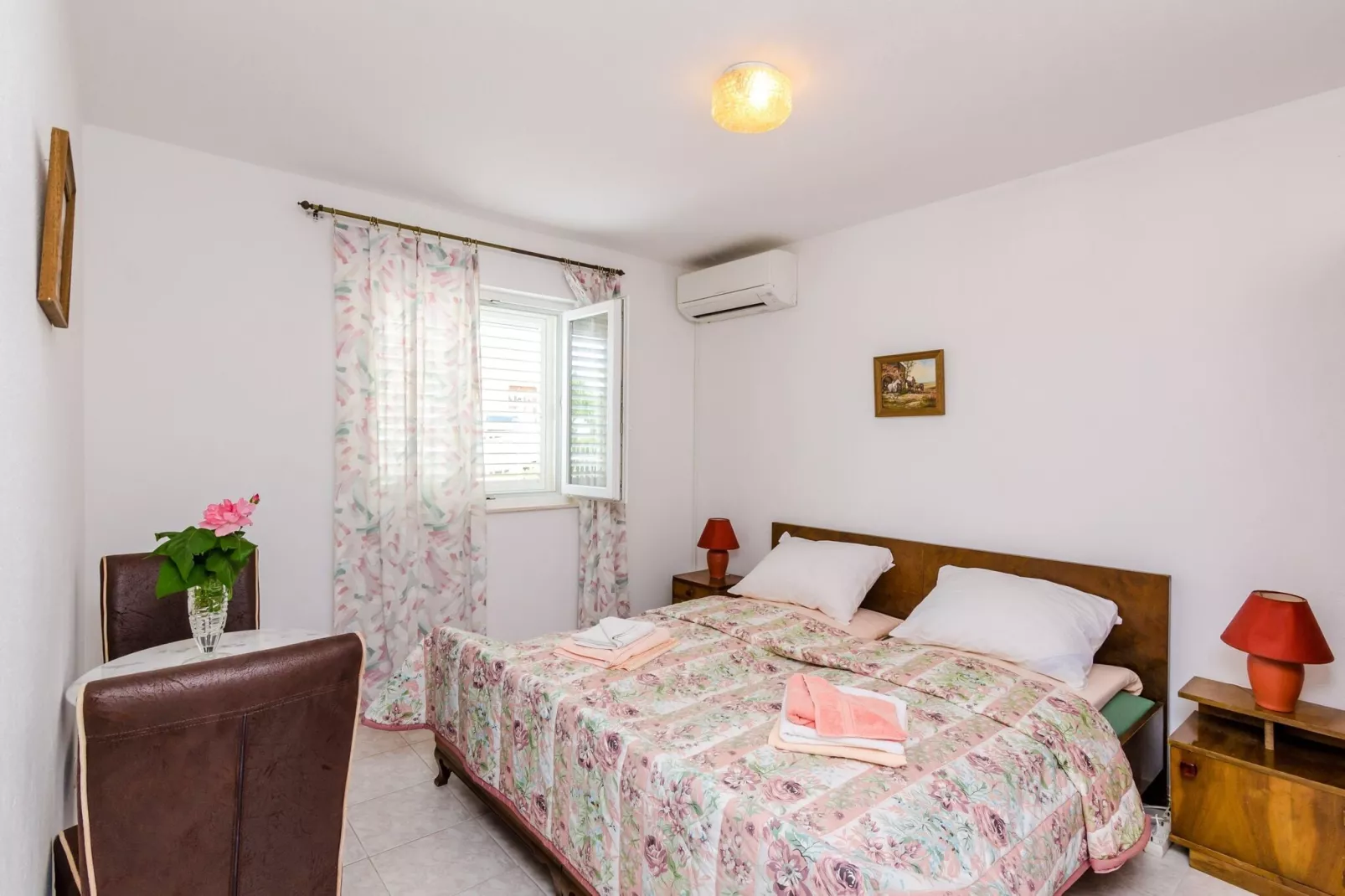 Villa Bind - Comfort Double Room with Patio and Garden View (R4)-Schlafzimmer