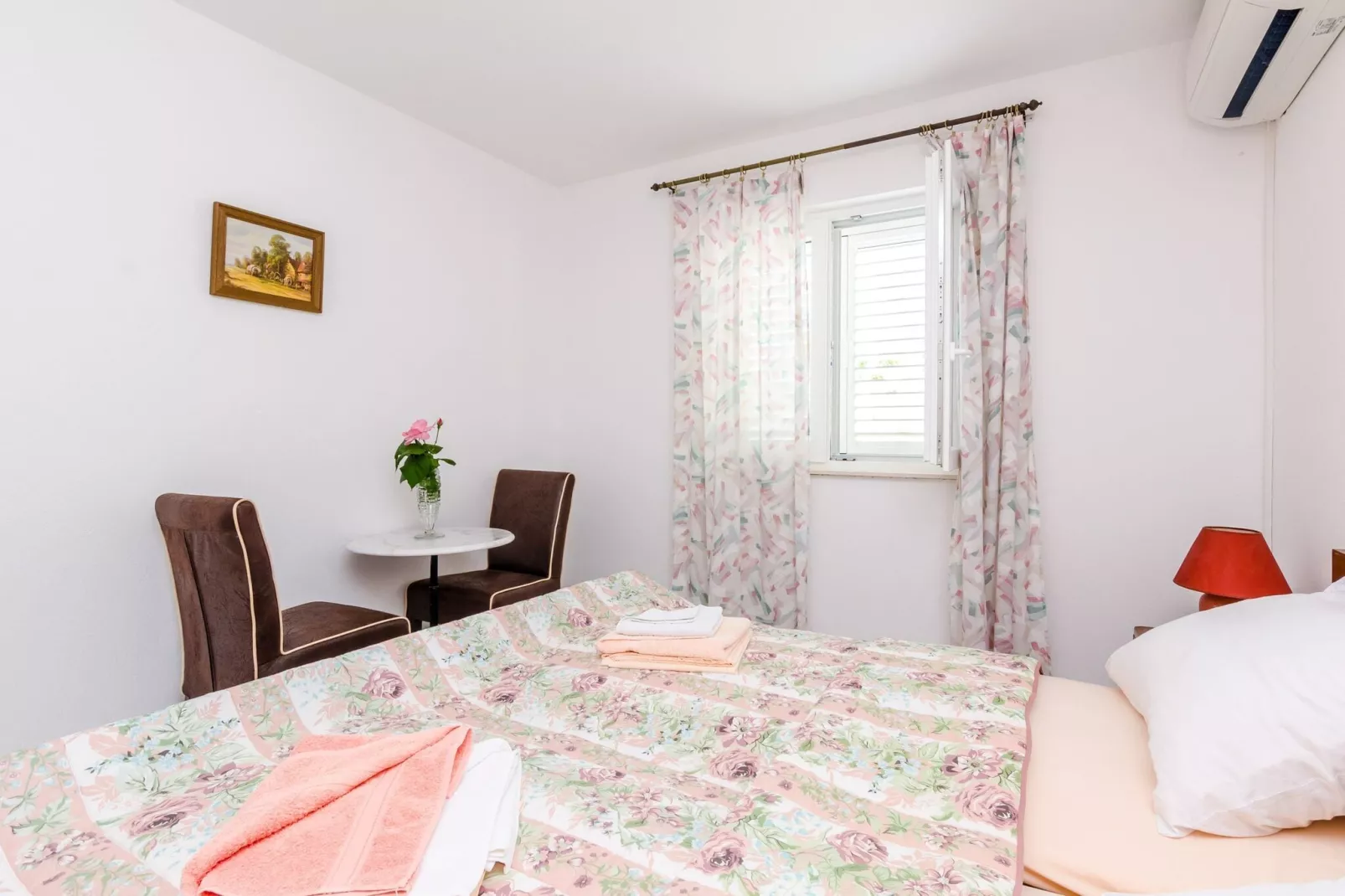 Villa Bind - Comfort Double Room with Patio and Garden View (R4)-Schlafzimmer