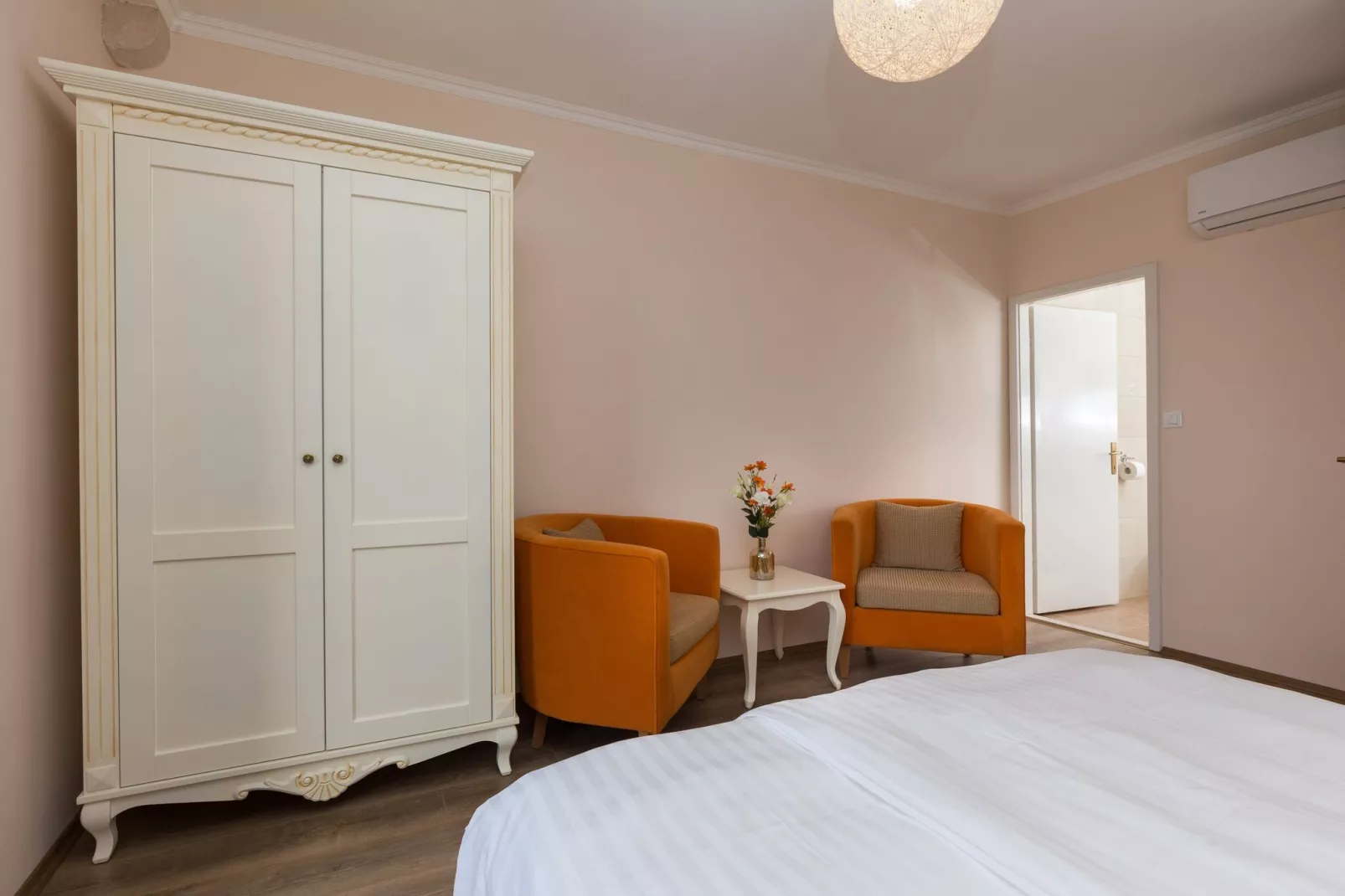 Apartment&Rooms Savonari - Superior Double Room with Balcony and Sea View (Soba 1)-Bedroom