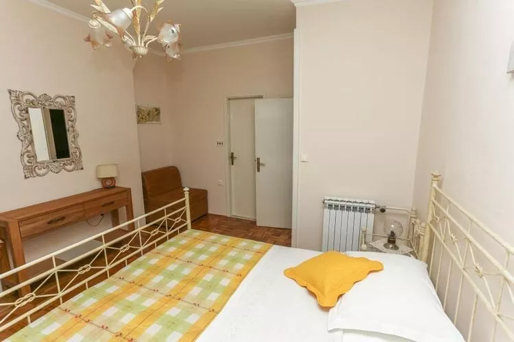 Apartment& Rooms Savonari  - Comfort  Double Room with Patio and Sea View (Soba 2)-Bedroom