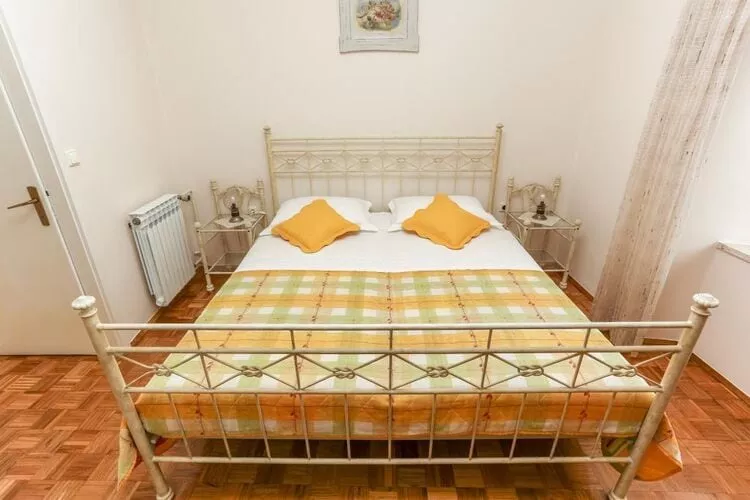 Apartment& Rooms Savonari  - Comfort  Double Room with Patio and Sea View (Soba 2)-Bedroom