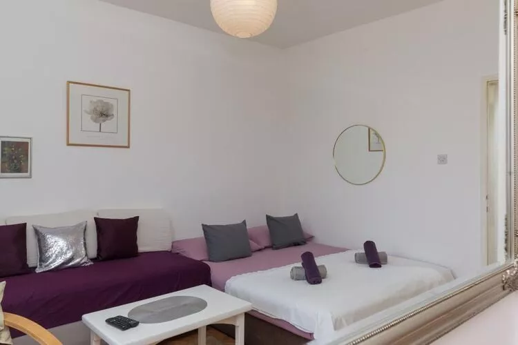 Apartment Purple Rain - Studio Apartment with Terrace and Sea View-Living room